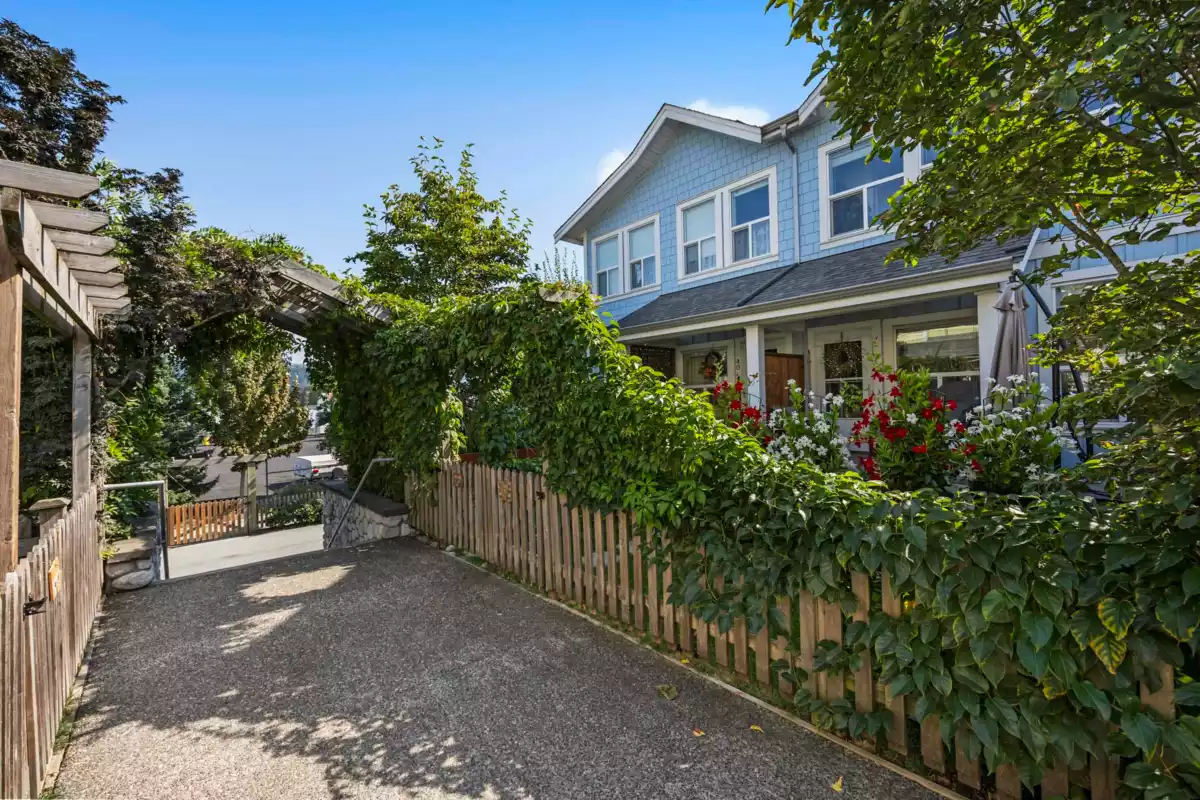 Entry Foyer Photo of 39 44849 Anglers Boulevard, Chilliwack, BC