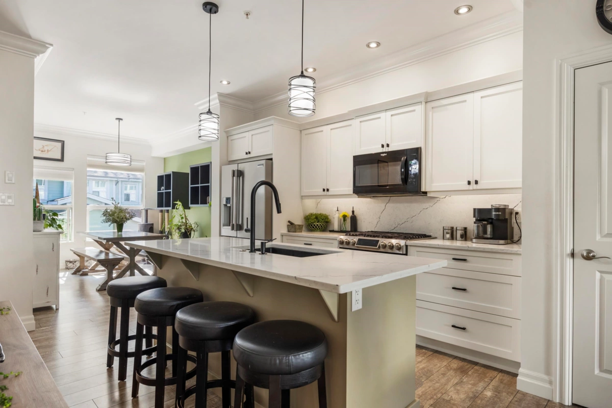 Kitchen Island Photo of 39 44849 Anglers Boulevard, Chilliwack, BC
