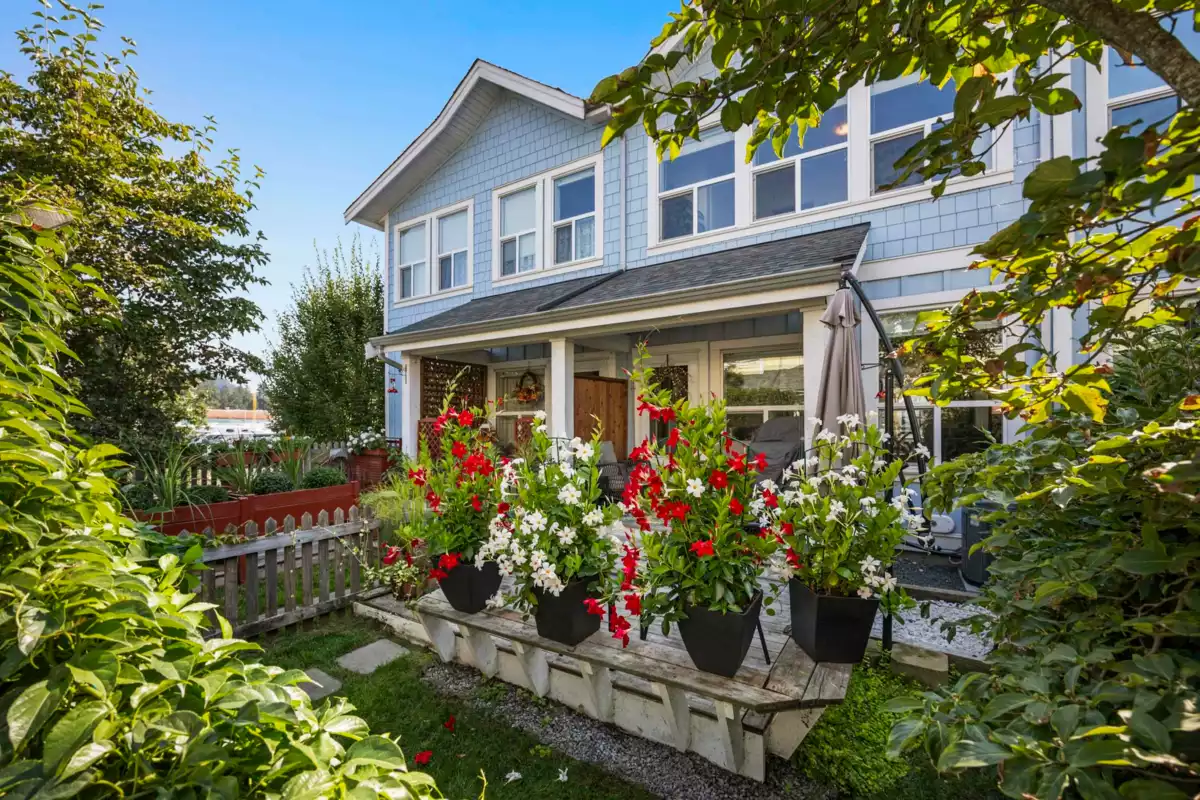 Living Room Photo of 39 44849 Anglers Boulevard, Chilliwack, BC