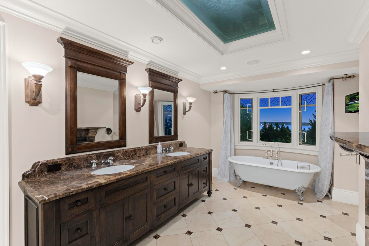 Garage Interior Photo of 3090 Mathers Avenue, West Vancouver, BC