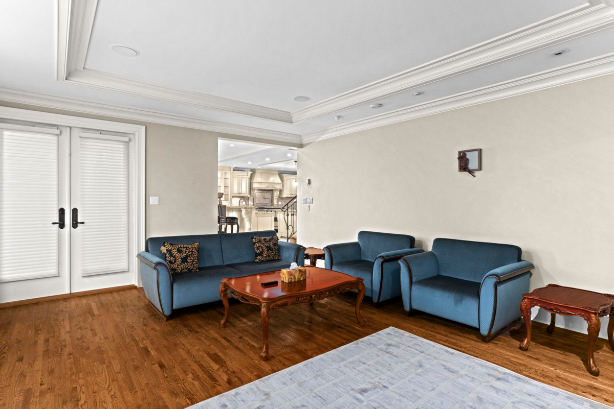 Guest Bathroom Photo of 3090 Mathers Avenue, West Vancouver, BC