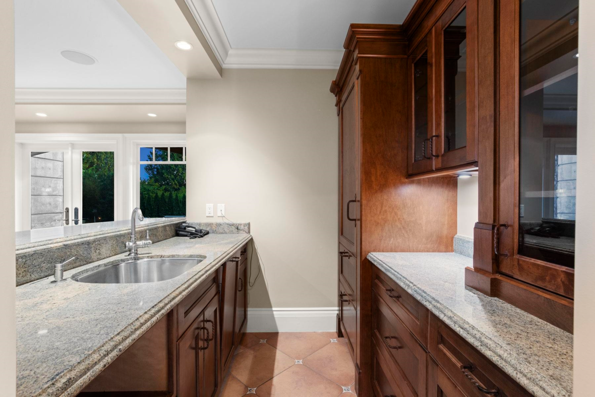 Hot Tub / Spa Photo of 3090 Mathers Avenue, West Vancouver, BC