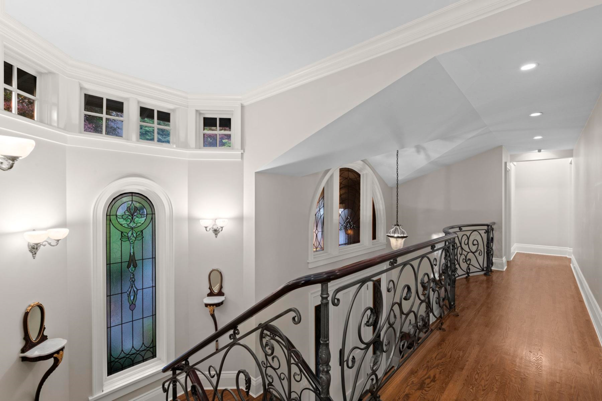 Mudroom Photo of 3090 Mathers Avenue, West Vancouver, BC