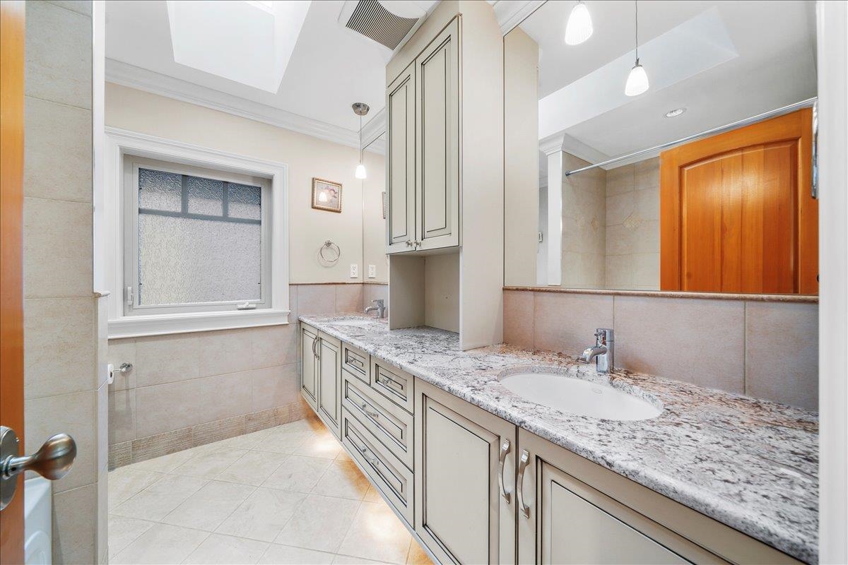 Laundry Room Photo of 5085 1 Avenue, Delta, BC