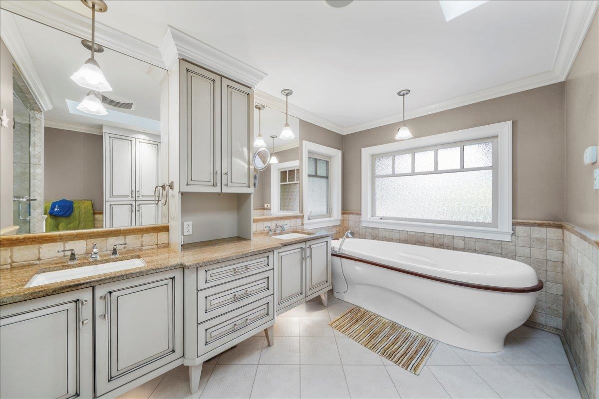 Powder Room Photo of 5085 1 Avenue, Delta, BC