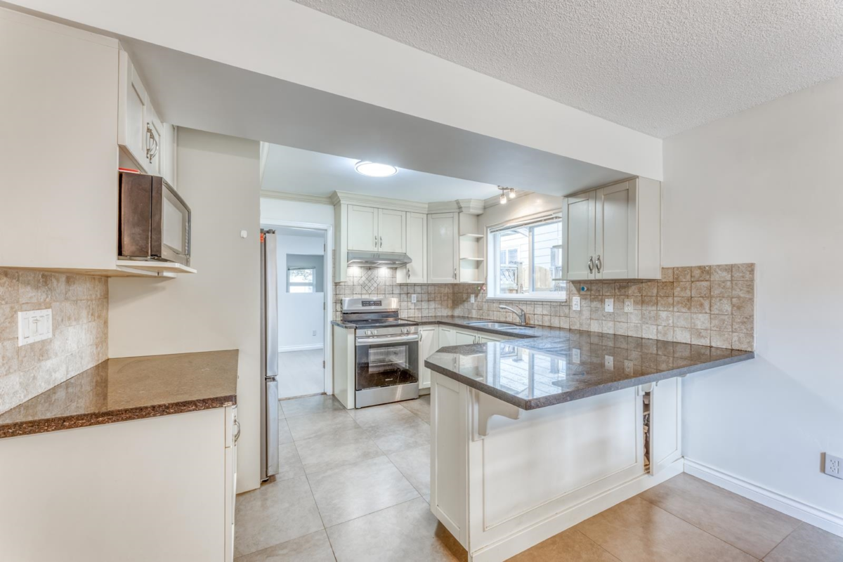 Breakfast Nook Photo of 1309 Nestor Street, Coquitlam, BC
