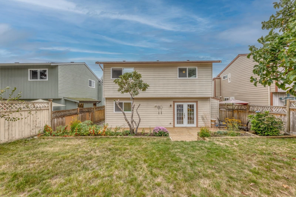 Garden / Landscaping Photo of 1309 Nestor Street, Coquitlam, BC