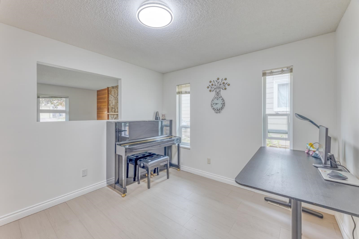 Kitchen Island Photo of 1309 Nestor Street, Coquitlam, BC