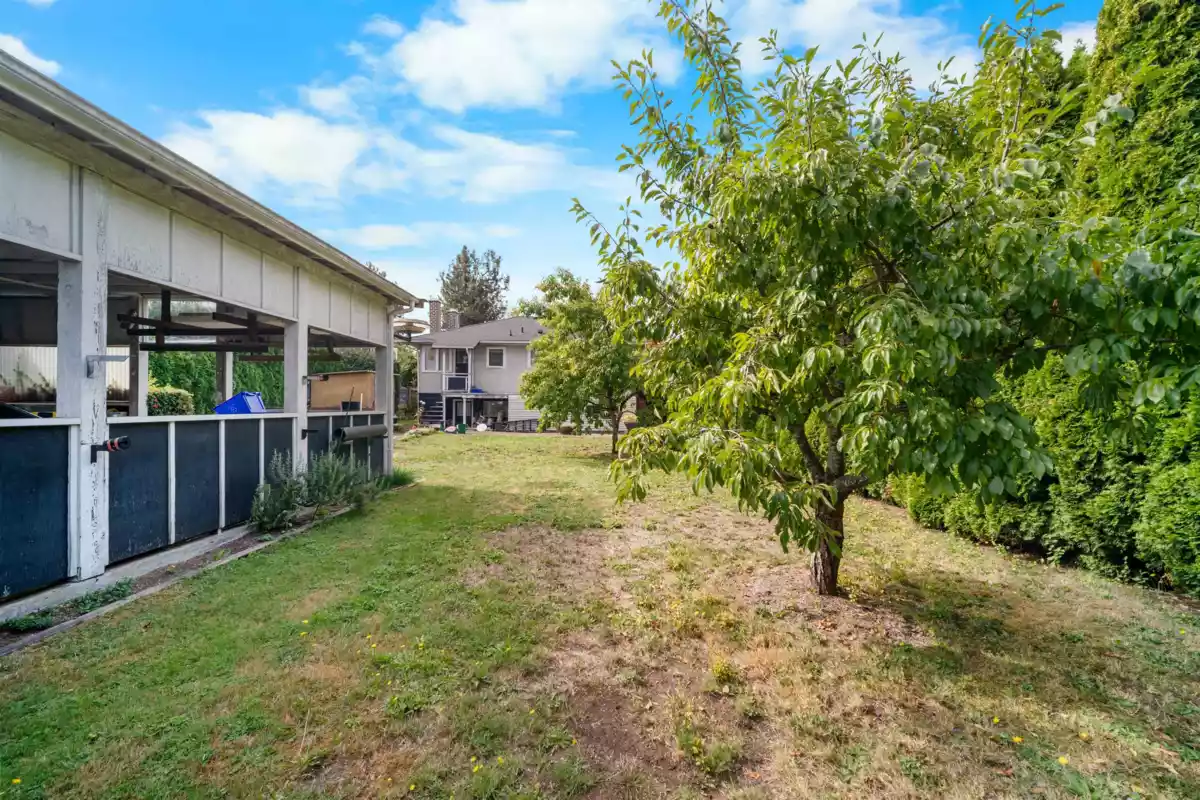 Garden / Landscaping Photo of 6530 Leibly Avenue, Burnaby, BC