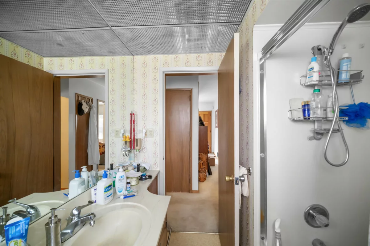 Guest Bathroom Photo of 6530 Leibly Avenue, Burnaby, BC