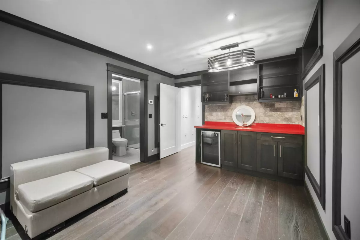 Backyard Photo of 459 E 55th Avenue, Vancouver, BC