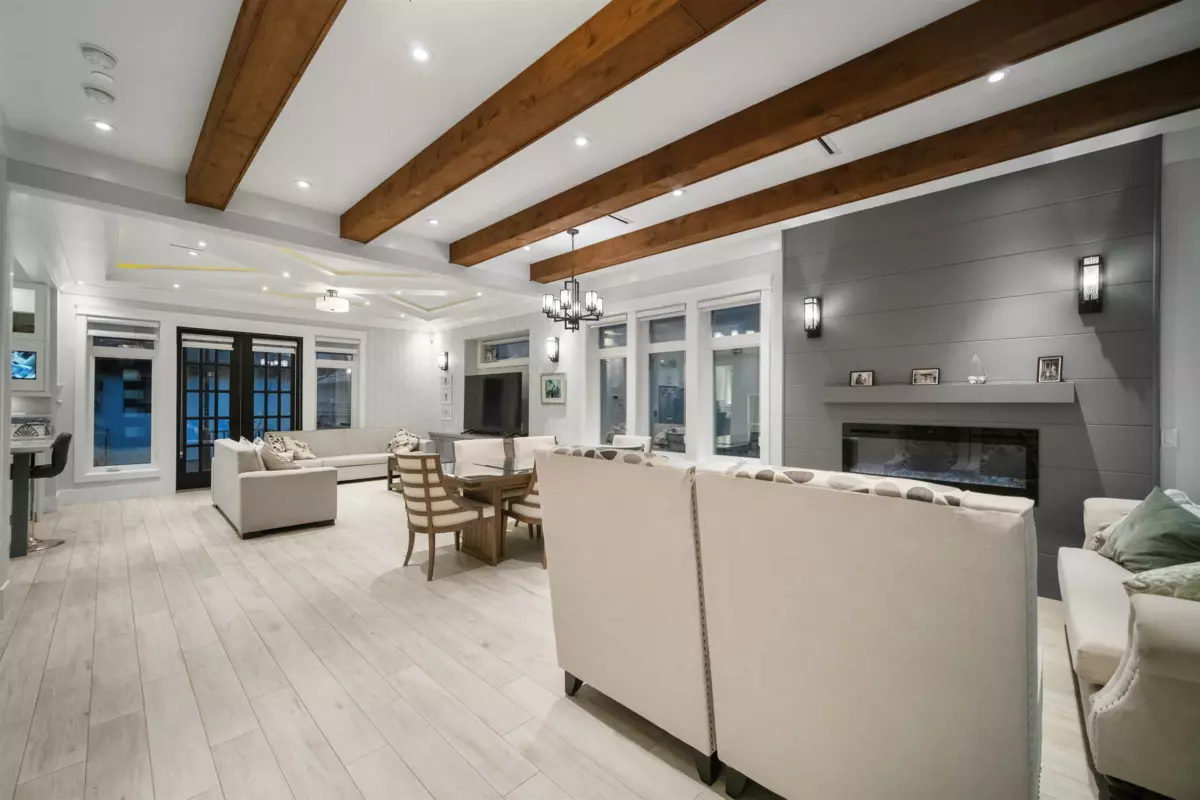 Breakfast Nook Photo of 459 E 55th Avenue, Vancouver, BC