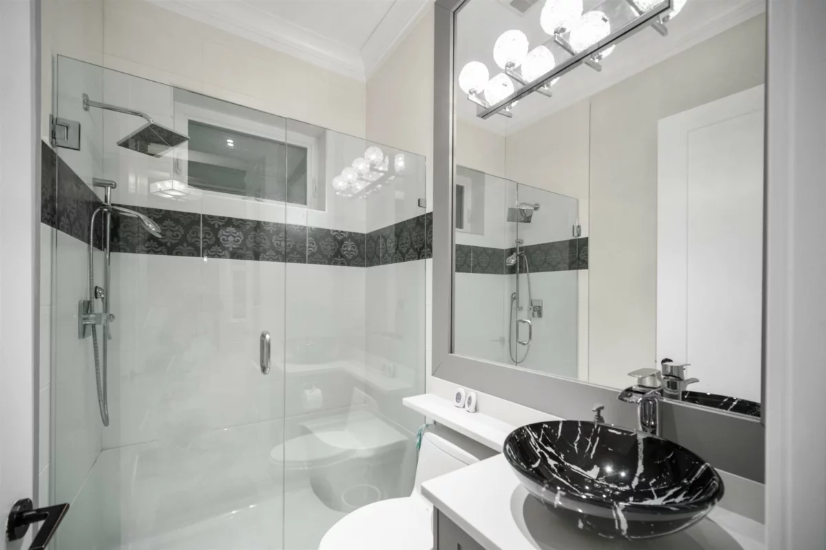 Powder Room Photo of 459 E 55th Avenue, Vancouver, BC