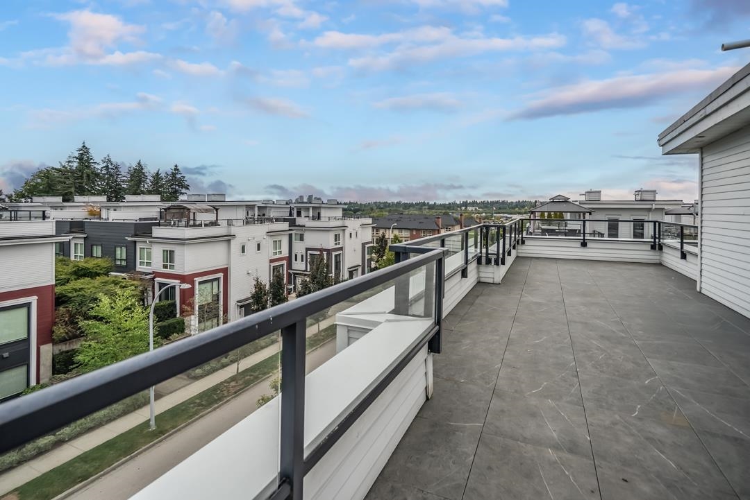 Kitchen Photo of 30 16337 23a Avenue, Surrey, BC