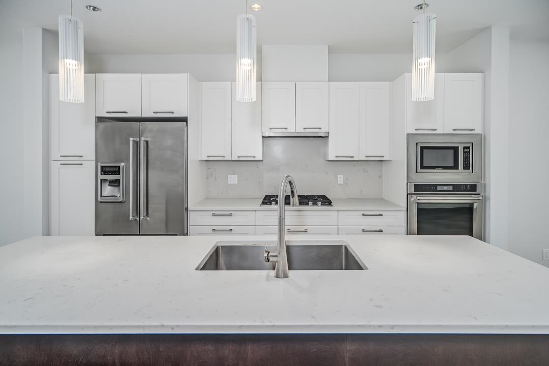 Primary Bathroom Photo of 30 16337 23a Avenue, Surrey, BC