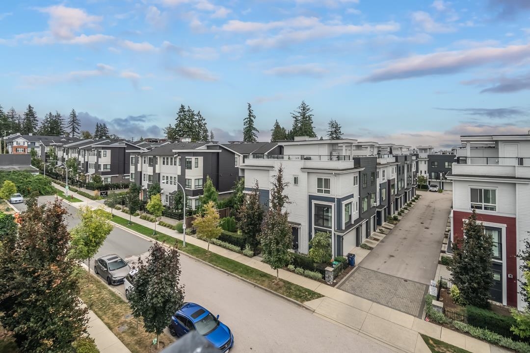 Swimming Pool Photo of 30 16337 23a Avenue, Surrey, BC