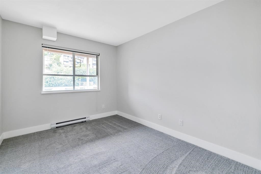 Kitchen Photo of 310 14965 Marine Drive, White Rock, BC