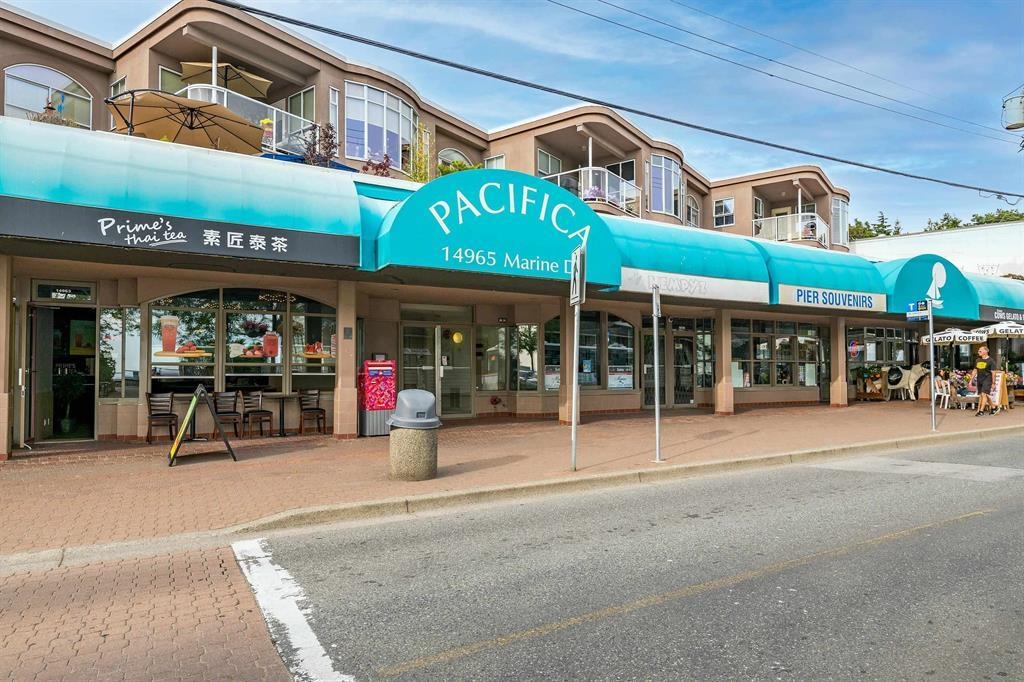Powder Room Photo of 310 14965 Marine Drive, White Rock, BC