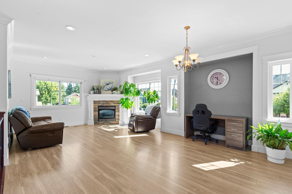 Breakfast Nook Photo of 8637 Maynard Terrace, Mission, BC