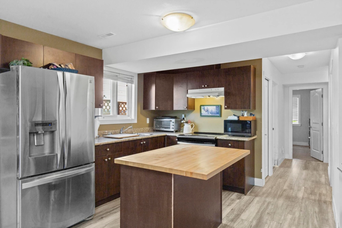 Garage Interior Photo of 8637 Maynard Terrace, Mission, BC