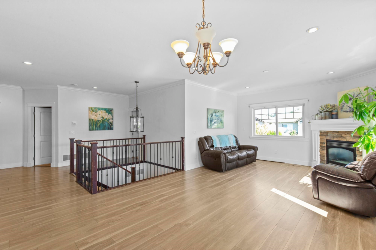 Kitchen Island Photo of 8637 Maynard Terrace, Mission, BC