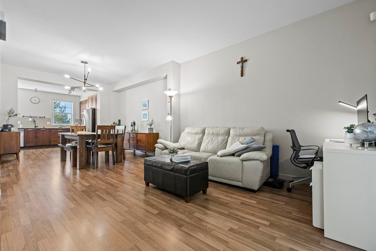 Kitchen Photo of 110 688 Edgar Avenue, Coquitlam, BC