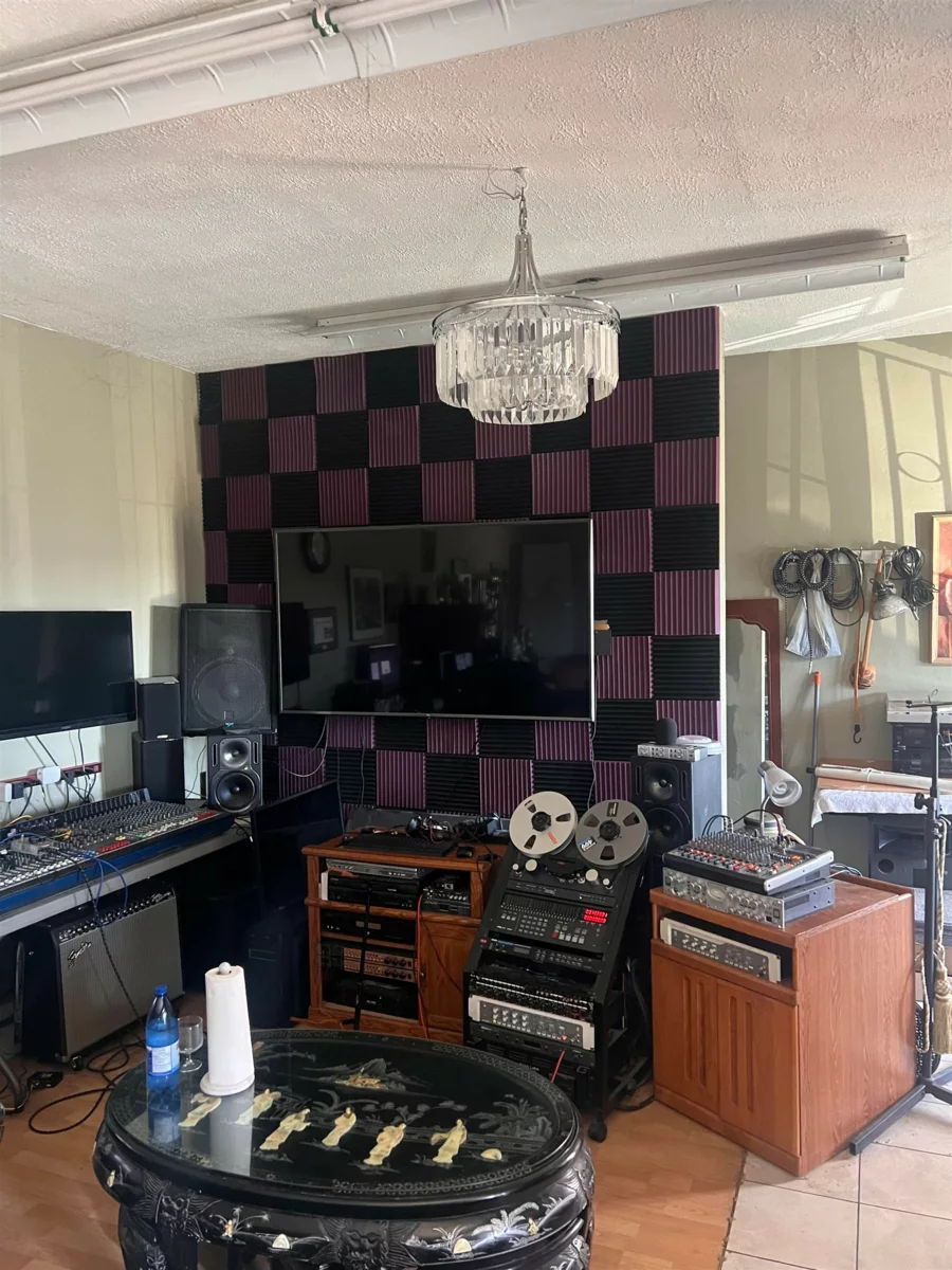 Hallway Photo of 2141 Marine Way, New Westminster, BC