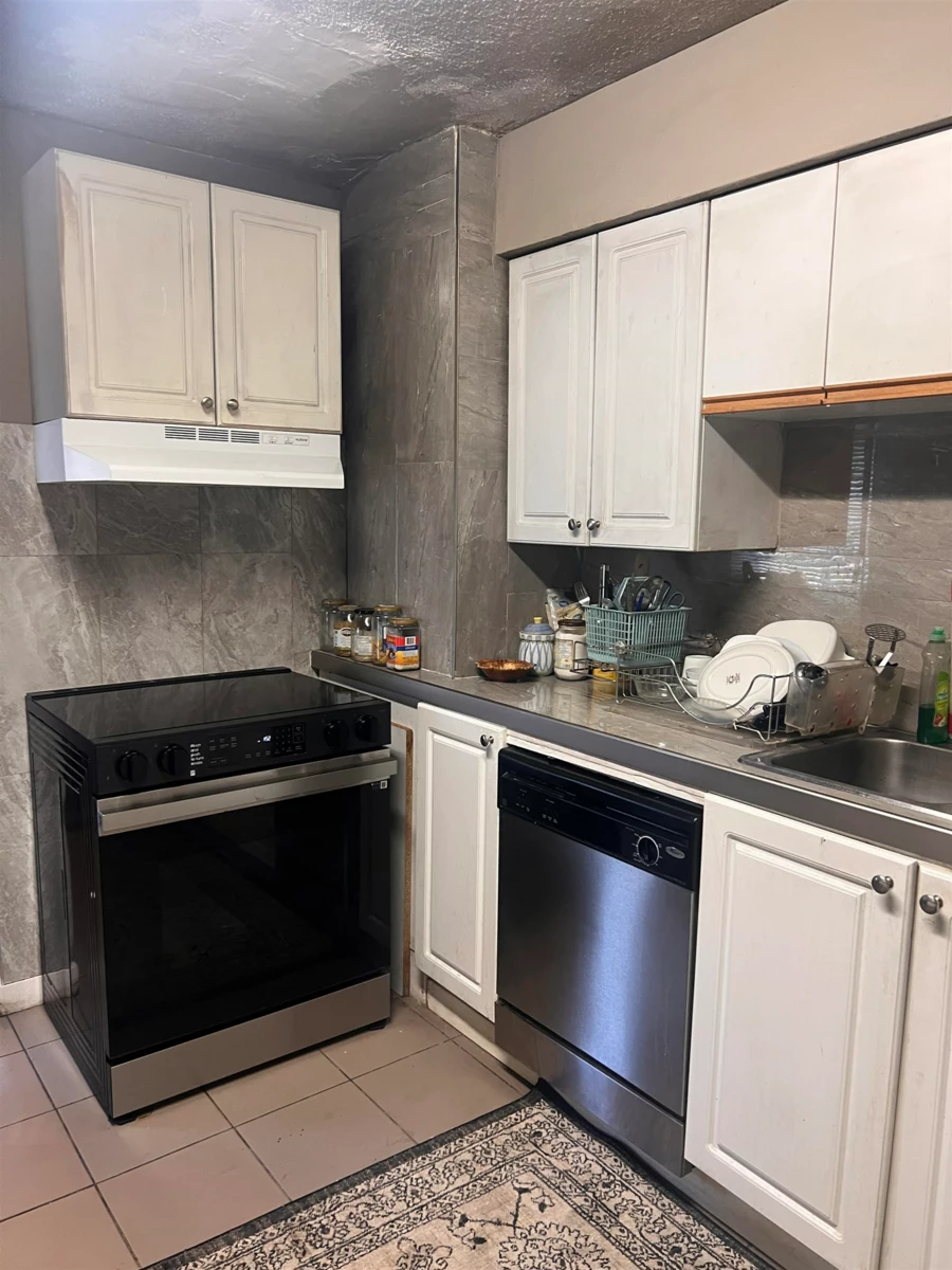 Primary Bathroom Photo of 2141 Marine Way, New Westminster, BC