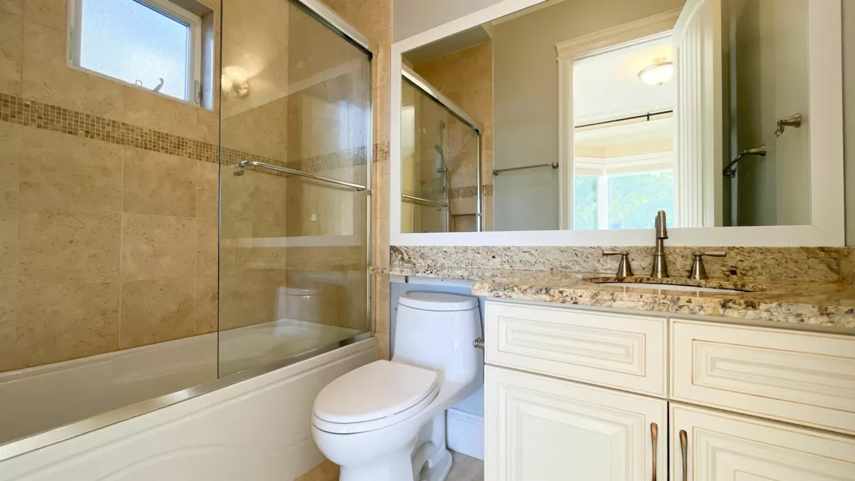 Hallway Photo of 4319 Greta Street, Burnaby, BC