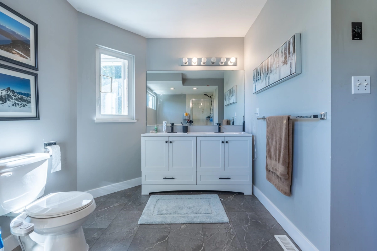 Guest Bathroom Photo of 12492 205 Street, Maple Ridge, BC