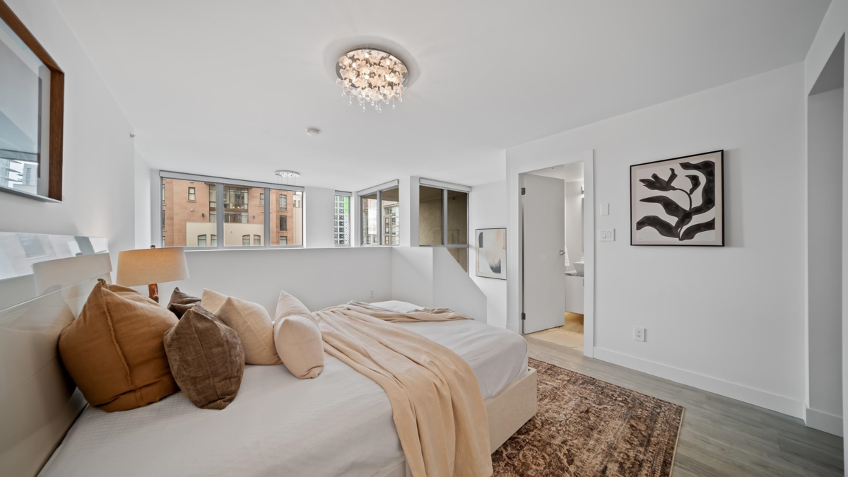 Entry Foyer Photo of 1802 1238 Richards Street, Vancouver, BC