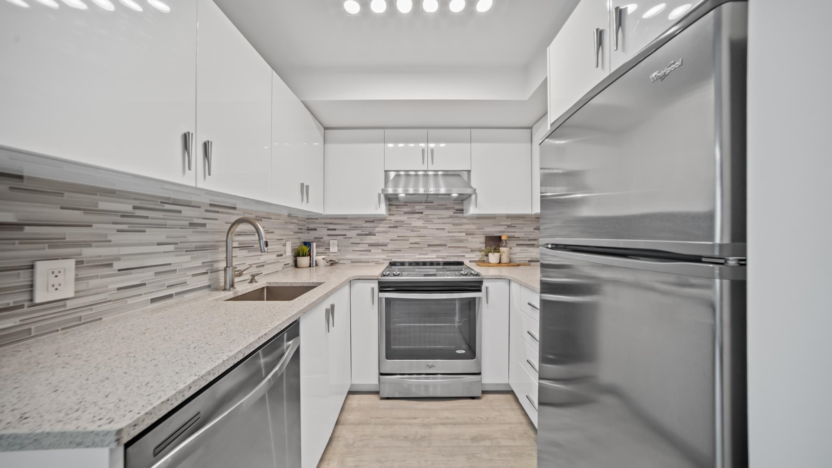 Walk-In Closet Photo of 1802 1238 Richards Street, Vancouver, BC