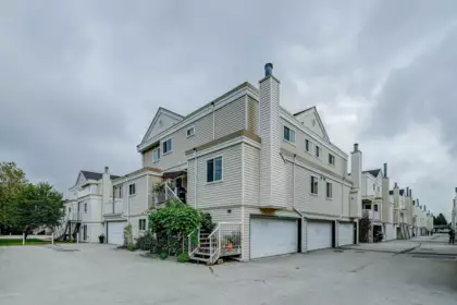 200 10077 156 Street, Surrey, BC, Surrey — Townhouse for sale
