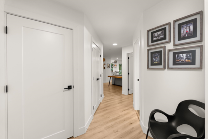 Entry Foyer Photo of 307 4758 53 Street, Delta, BC