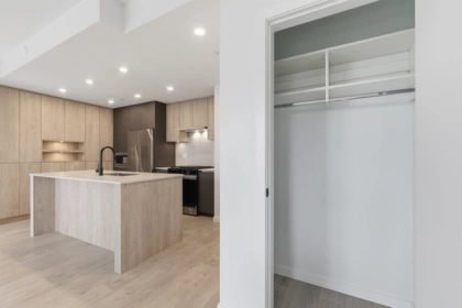 Entry Foyer Photo of 512 19577 65b Avenue, Surrey, BC