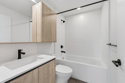 Hallway Photo of 512 19577 65b Avenue, Surrey, BC
