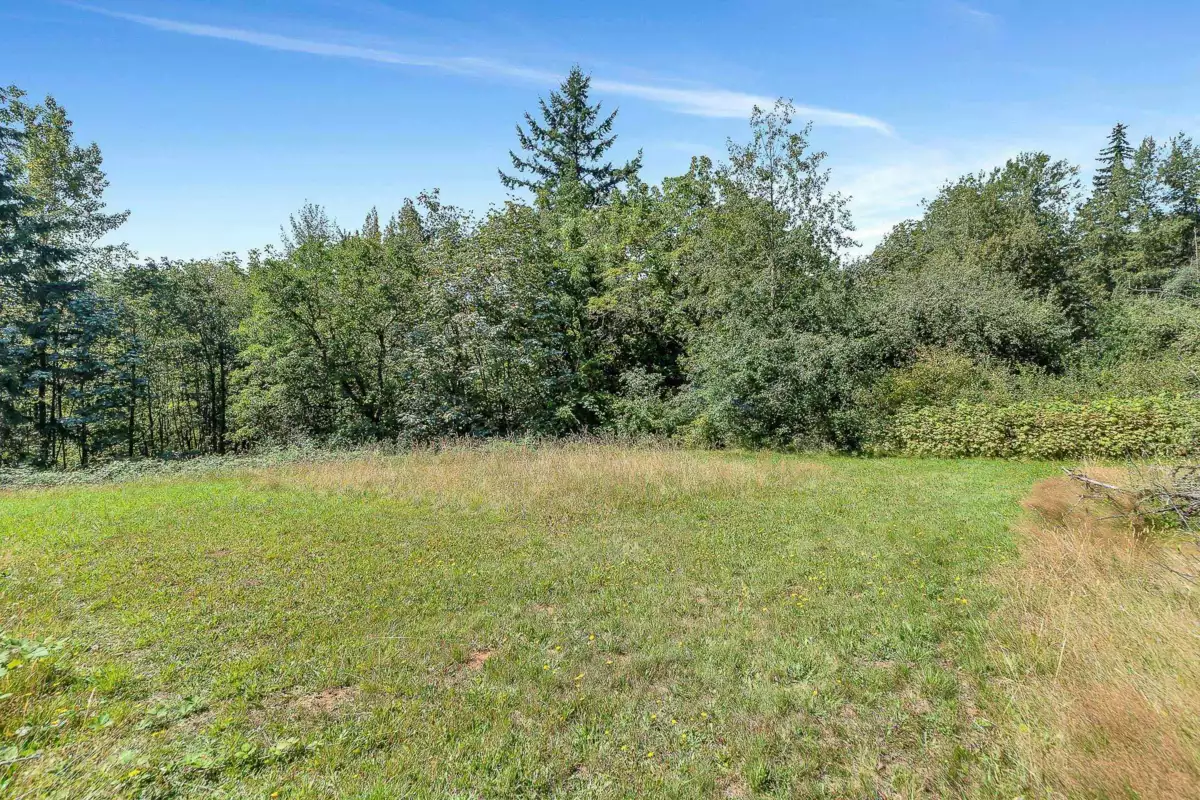 Entry Foyer Photo of 8850 Foulds Street, Mission, BC