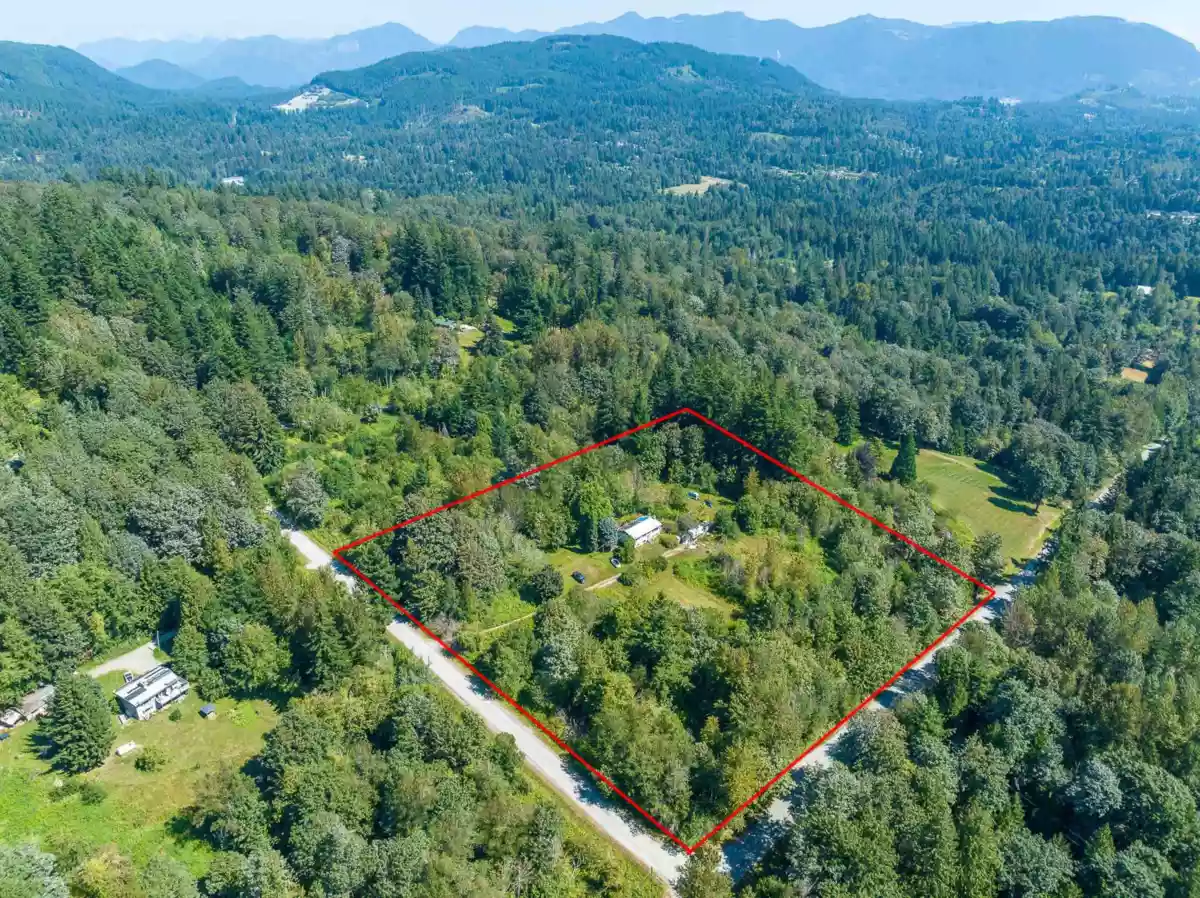 Walk-In Closet Photo of 8850 Foulds Street, Mission, BC