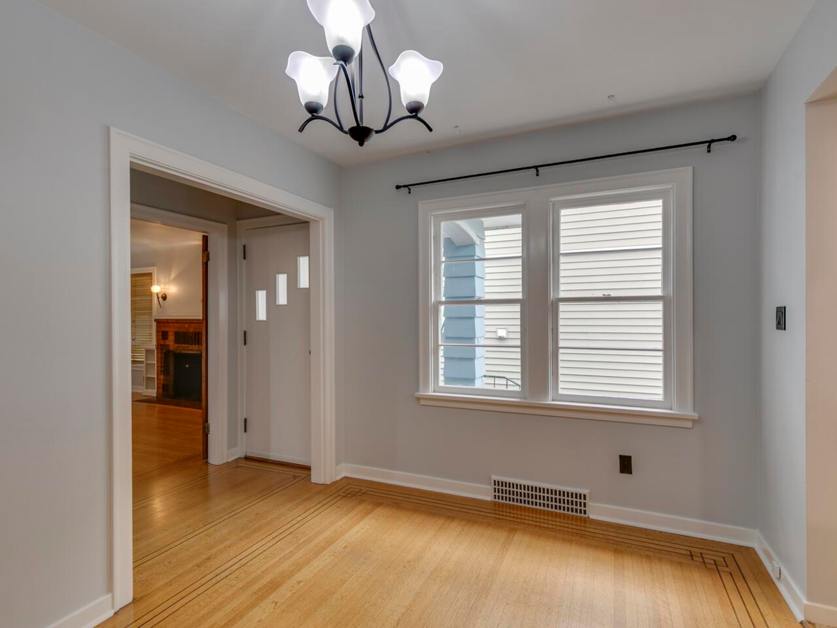 Breakfast Nook Photo of 33700 3rd Avenue, Mission, BC