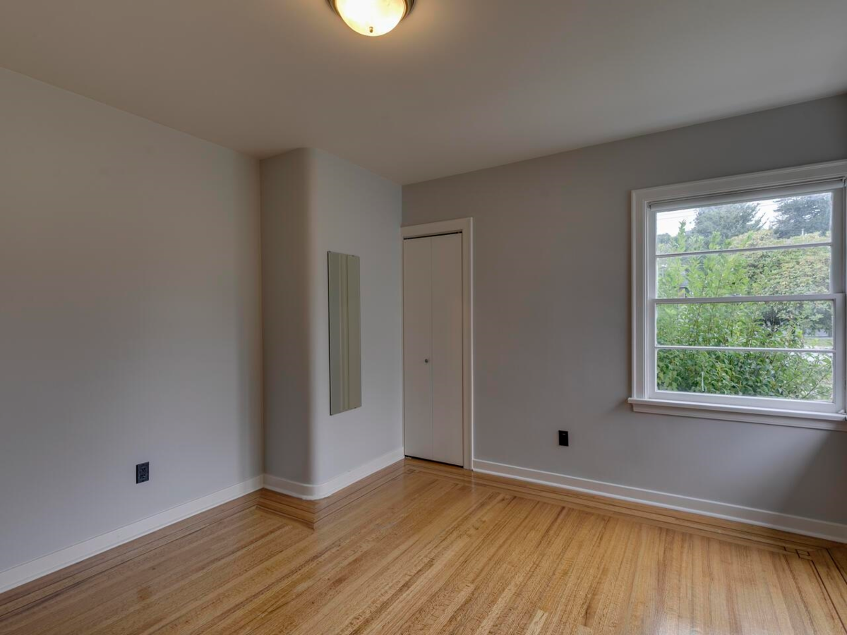 Mudroom Photo of 33700 3rd Avenue, Mission, BC