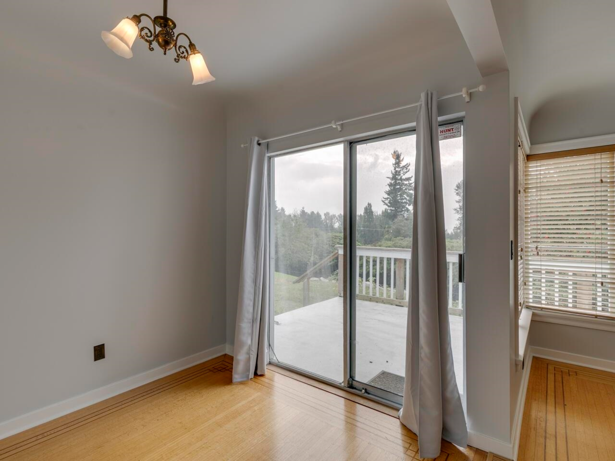 Powder Room Photo of 33700 3rd Avenue, Mission, BC