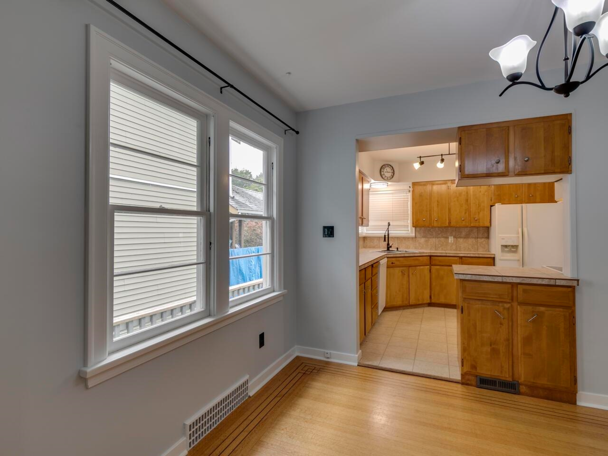 Primary Bathroom Photo of 33700 3rd Avenue, Mission, BC