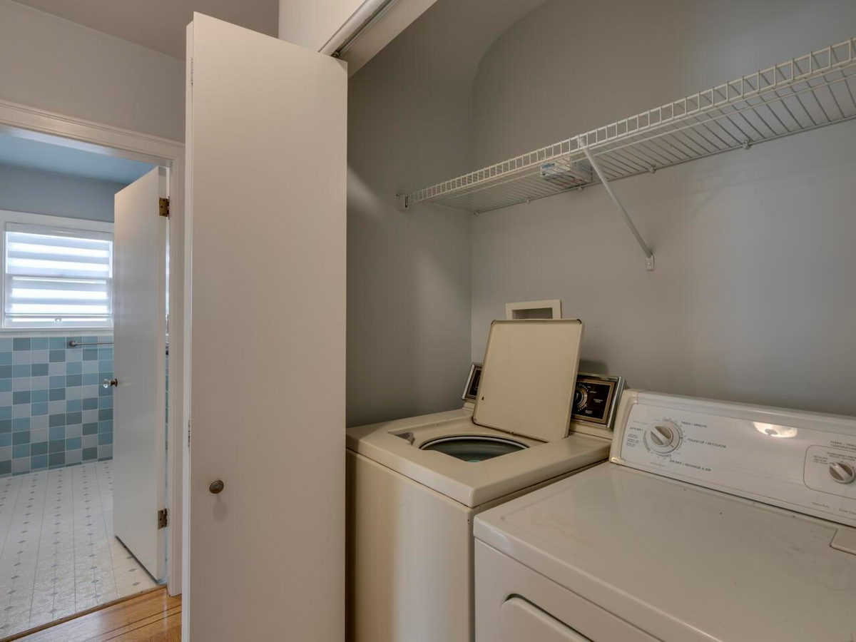 Staircase Photo of 33700 3rd Avenue, Mission, BC