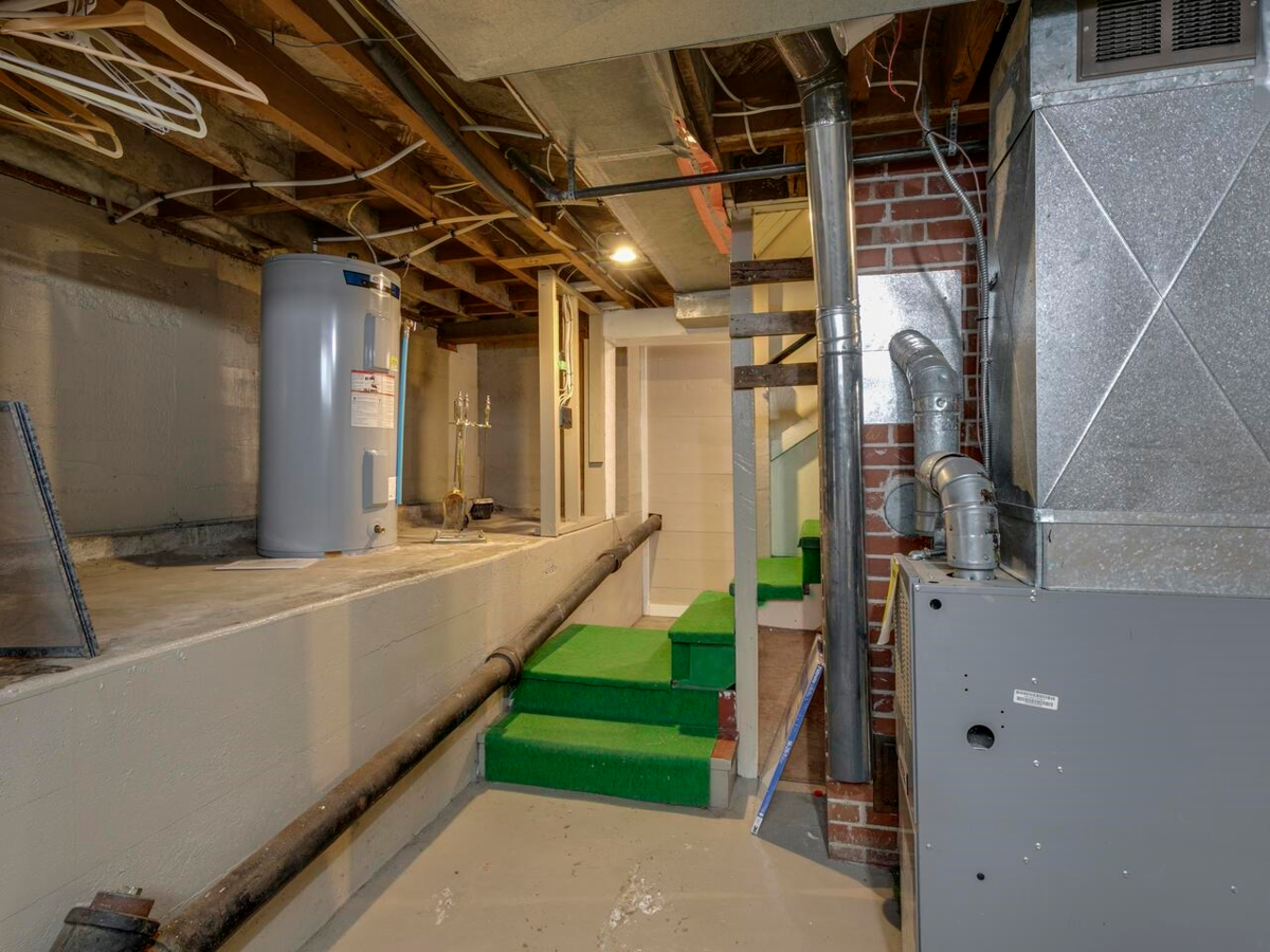 Swimming Pool Photo of 33700 3rd Avenue, Mission, BC