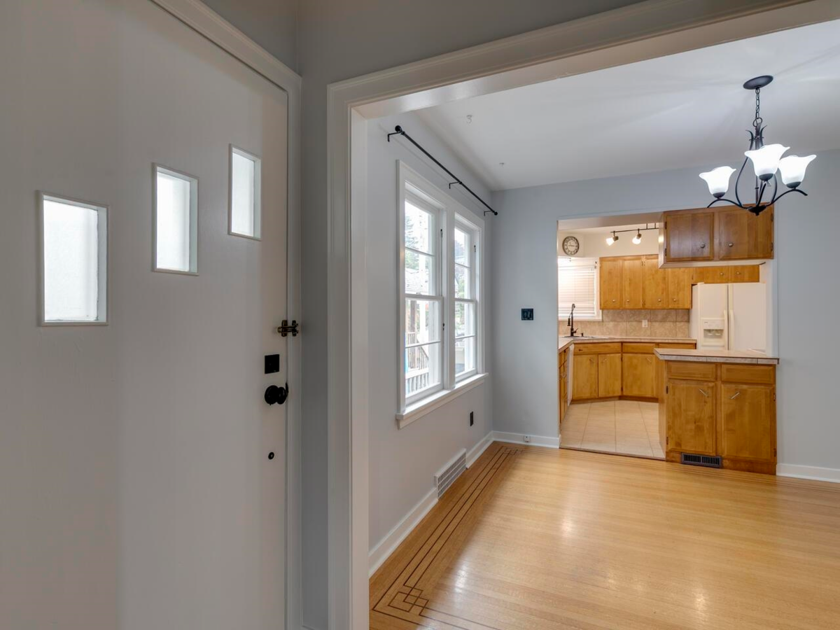 Walk-In Closet Photo of 33700 3rd Avenue, Mission, BC