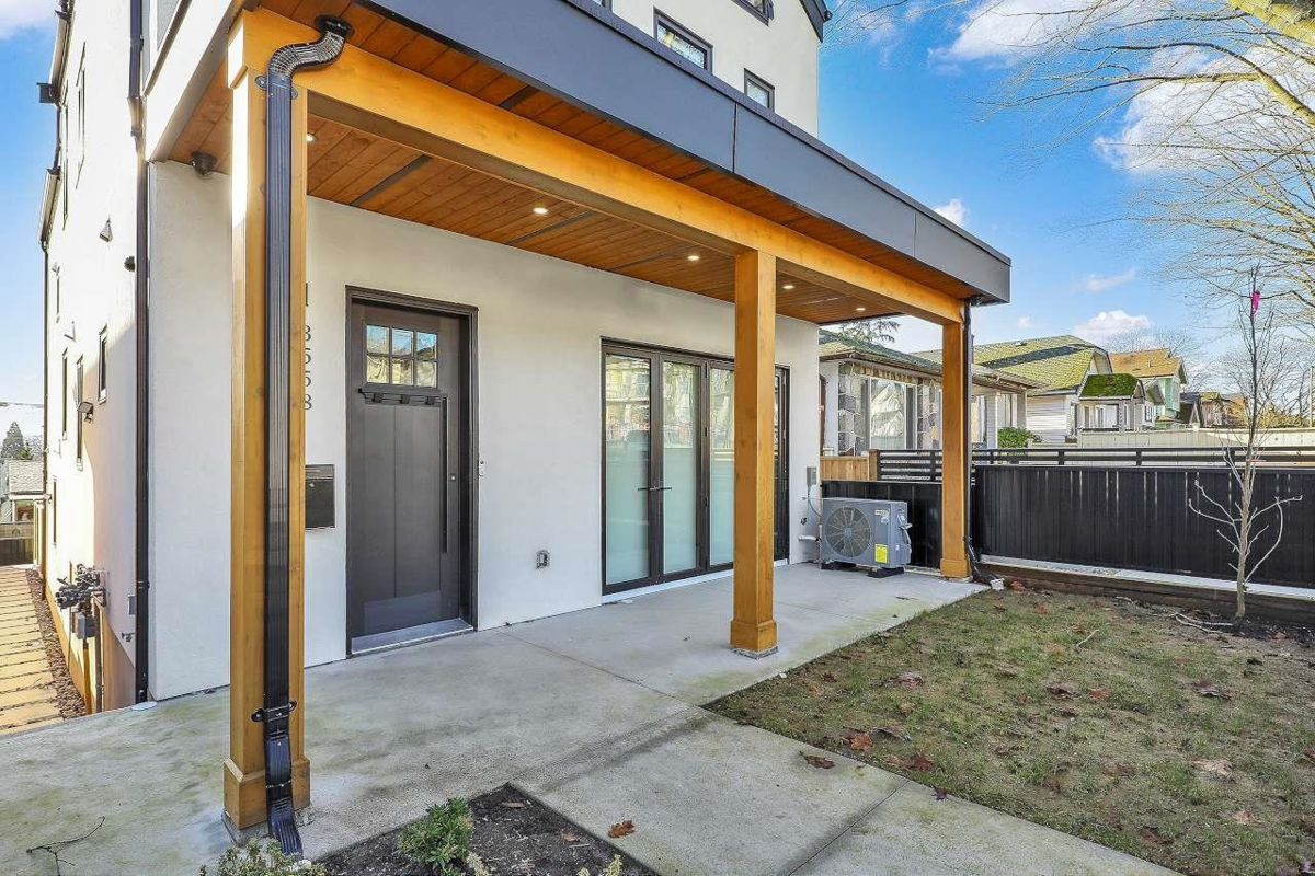 Family Room Photo of 1 3558 Turner Street, Vancouver, BC