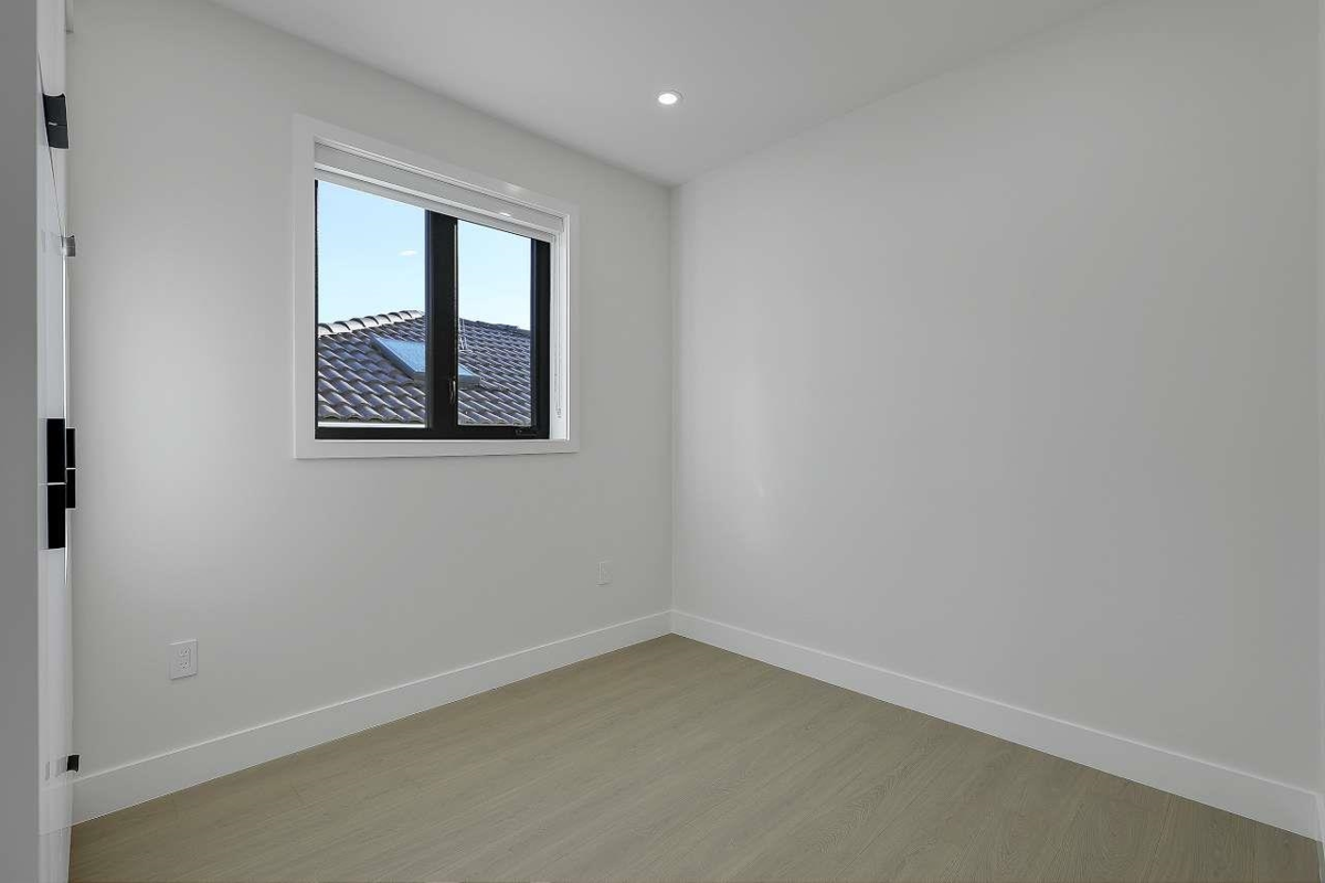 Garden / Landscaping Photo of 1 3558 Turner Street, Vancouver, BC