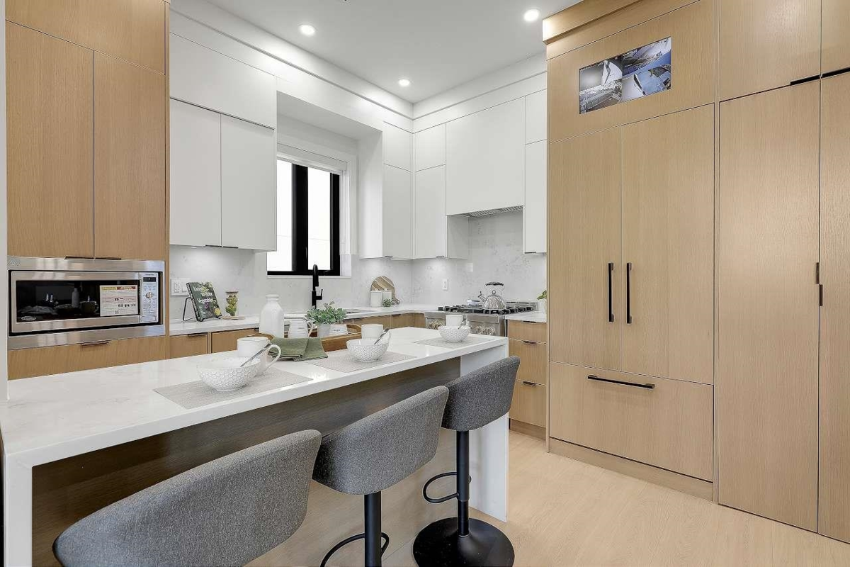 Guest Bathroom Photo of 1 3558 Turner Street, Vancouver, BC