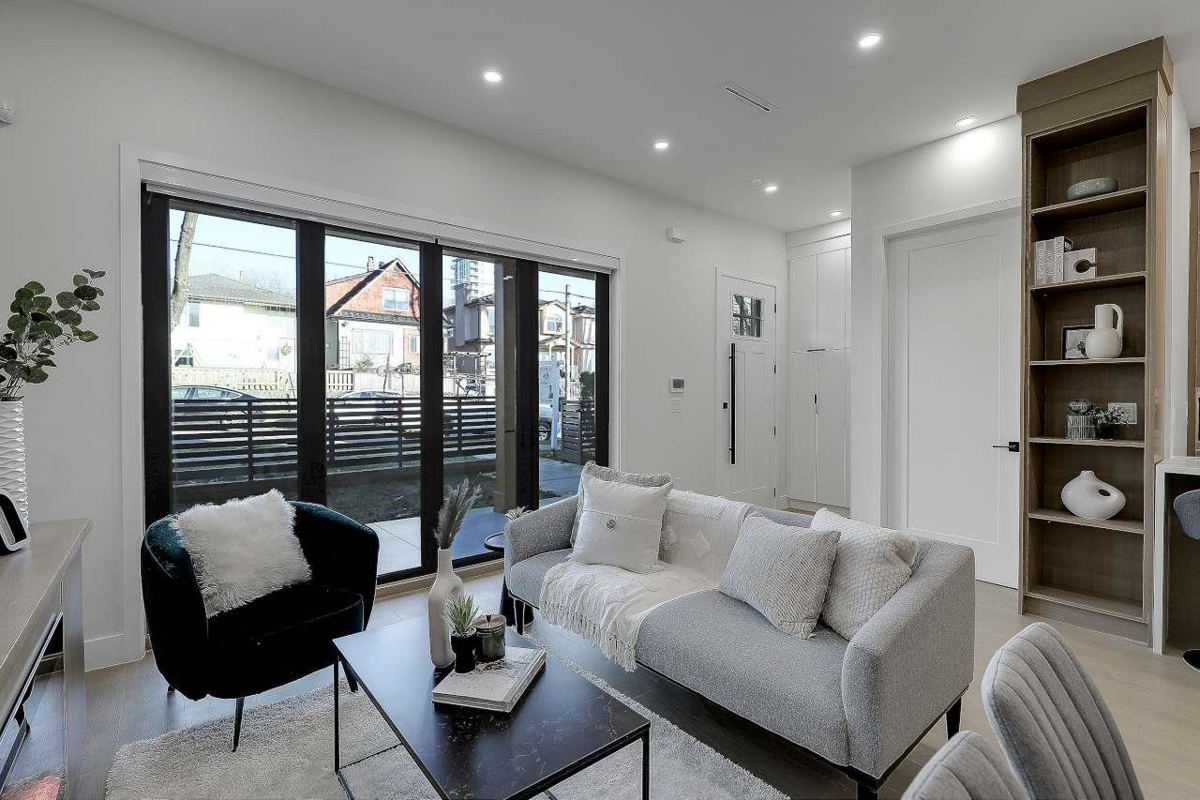 Hallway Photo of 1 3558 Turner Street, Vancouver, BC