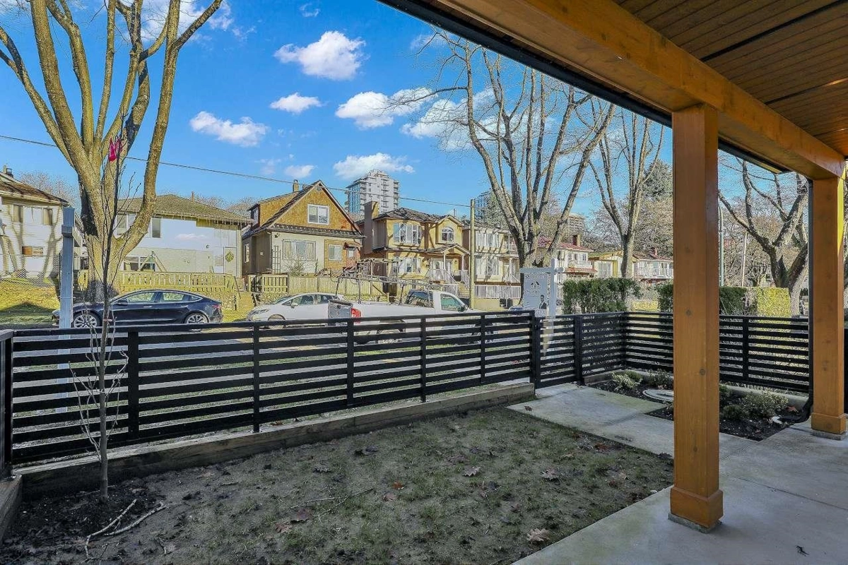 Kitchen Island Photo of 1 3558 Turner Street, Vancouver, BC